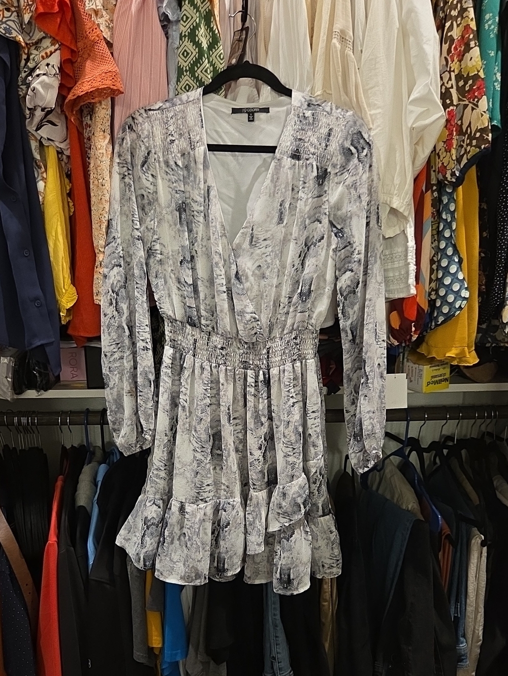 19 Cooper White & Gray Abstract Smocked-Waist Long Sleeve Dress